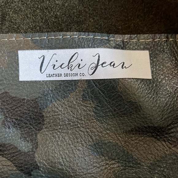 Vicki Jean - Devyn Leather Bag - Camo - Picture 3 of 6